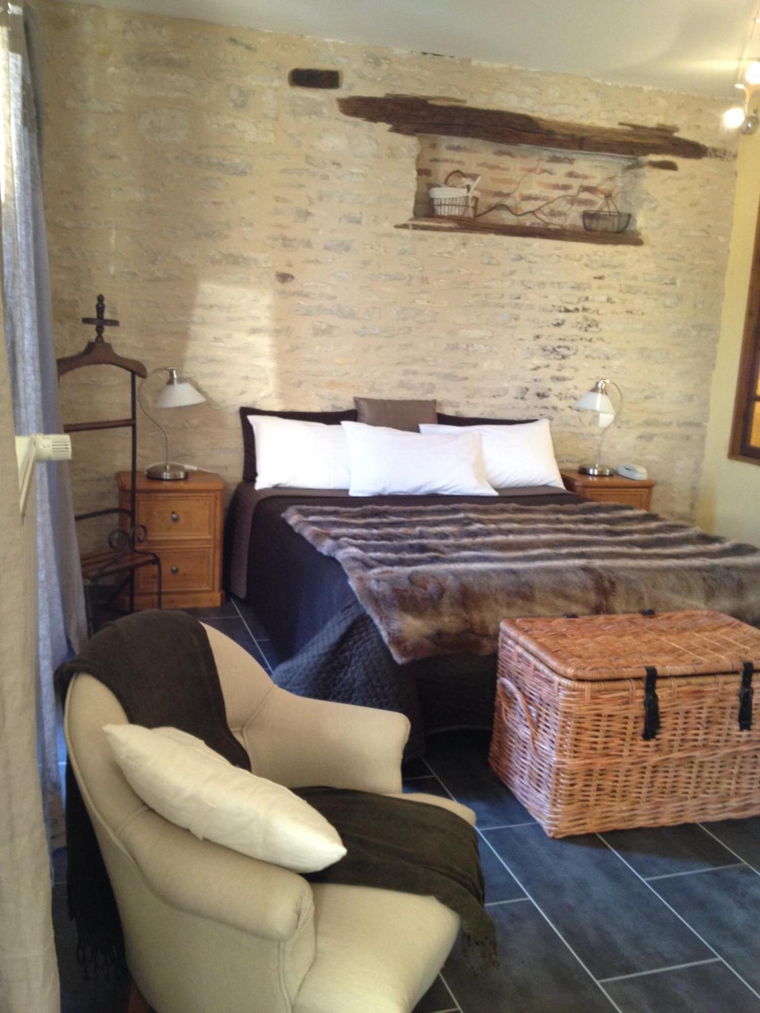 Logis Hotel La Grange Du Relais Colombey-les-Deux-Eglises Bagian luar foto