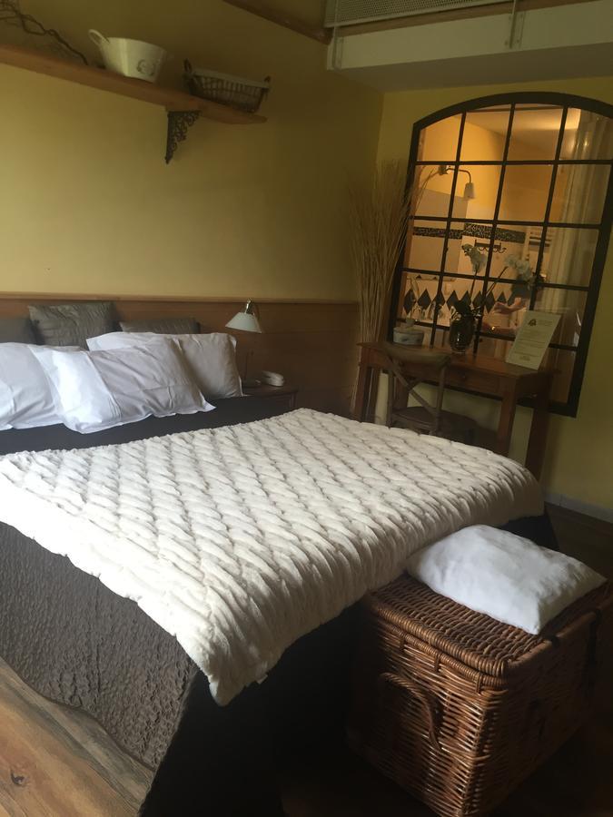 Logis Hotel La Grange Du Relais Colombey-les-Deux-Eglises Bagian luar foto